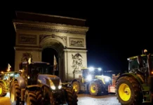 Οι αγρότες της Γαλλίας πολιορκούν ξανά τη Βουλή στο Παρίσι