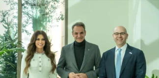 Συνάντηση Μητσοτάκη με τον «αρχιτέκτονα» της οικονομικής πολιτικής Τραμπ