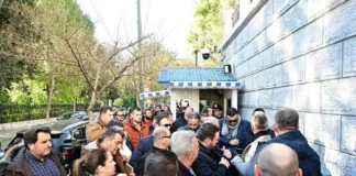 Έφτασαν στο Μέγαρο Μαξίμου οι αγρότες για το ραντεβού με τον Κυριάκο Μητσοτάκη