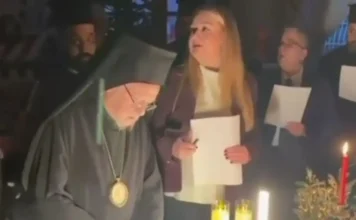 Περιπέτεια για τον Πατριάρχη Βαρθολομαίο σε κοπή πίτας ομογενών: Τα απρόοπτα με τα μαχαίρια