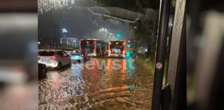 Εικόνες καταστροφής σε Γλυφάδα, Βουλιαγμένη, Βούλα και Βάρη – Ορμητικά νερά παρέσυραν αυτοκίνητα