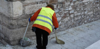 Εργαζόμενη βρήκε και παρέδωσε γεμάτο πορτοφόλι για δεύτερη φορά