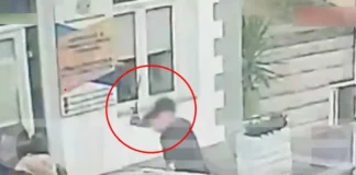Βίντεο-ντοκουμέντο από την επίθεση πελάτη σε κουρέα-«Έκανε σαν δαιμονισμένος»