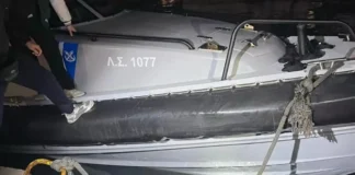 Δεν βρίσκουν το βυθισμένο φουσκωτό από το πολύνεκρο ναυάγιο της Χίου