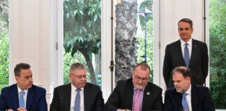 Μπήκαν οι υπογραφές της Ελλάδας με τη Chevron για υδρογονάθρακες σε Κρήτη και Πελοπόννησο παρουσία Μητσοτάκη