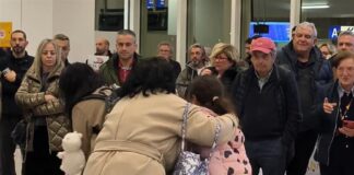 «Ακούγαμε συνέχεια μπαμ, μπαμ, μπαμ»: Επαναπατρίστηκαν 450 Έλληνες από το Ντουμπάι