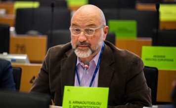 Σάκης Αρναούτογλου: Δεν θα αφήσουμε τους σπόρους και την Ελληνική Γεωργία στα χέρια λίγων πολυεθνικών