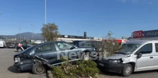 Ηλικιωμένος έχασε τον έλεγχο του αυτοκινήτου του και χτύπησε 8 σταθμευμένα οχήματα