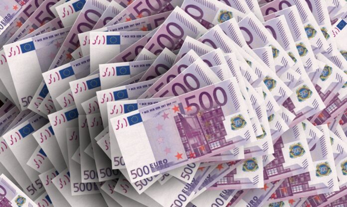 30443966_euro-money1