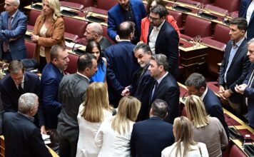 ΠΑΣΟΚ: Τροπολογίες για 120 δόσεις, θέσπιση ακατάσχετου επαγγελματικού λογαριασμού, αναβάθμιση εξωδικαστικών μηχανισμών