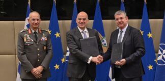 Συμφωνία για την ενεργειακή αναβάθμιση 40 στρατοπέδων: «Έργο με τεράστιο περιβαλλοντικό αποτύπωμα», λέει ο Δένδιας