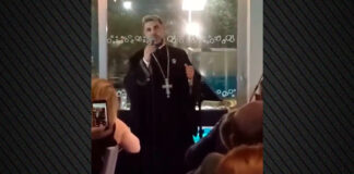 Στρατιωτικός ιερέας τραγουδάει Μάκη Χριστοδουλόπουλο σε μεζεδοπωλείο (βίντεο)