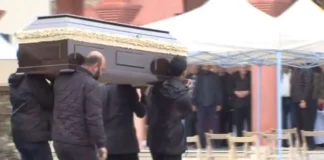 Σπαραγμός στο τελευταίο αντίο στην 43χρονη Ελευθερία (βίντεο)