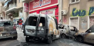Βανάκι τυλίχτηκε στις φλόγες και έκαψε ακόμα 3 αυτοκίνητα