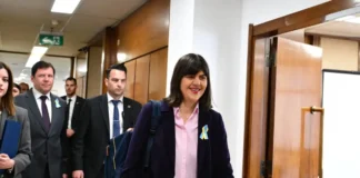 Λάουρα Κοβέσι και Γιώργος Φλωρίδης τα είπαν για μισή ώρα στο υπουργείο Δικαιοσύνης
