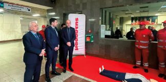Διαμαντής Μασούτης Α.Ε.: «Προσφορά ζωής» με δωρεά 84 απινιδωτών για τους σταθμούς Μετρό Αθήνας και Θεσσαλονίκης