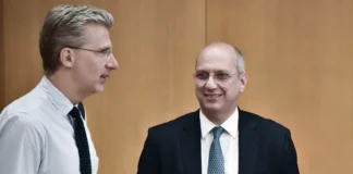 «Καρφιά» Οικονόμου κατά Σκέρτσου: Δεν έχει επαρκή επαφή με τη ζώσα πραγματικότητα