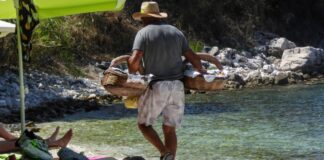 Η μαφία των λουκουμάδων… ξαναχτύπησε: Εκβίαζαν, απειλούσαν και έδερναν τους μικροπωλητές που δεν πλήρωναν προστασία