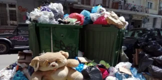 Φέρετρο, βάρκα ως και αντιδραστήρια αιματολογικών τεστ – Τα πιο παράξενα αντικείμενα που μάζεψαν από κάδους σκουπιδιών