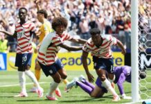 Οι ΗΠΑ πέρασαν στην επόμενη φάση με το 2-0 επί της Αυστραλίας