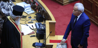 Ορκίστηκε βουλευτής ο Κωνσταντίνος Κόλλιας – Στη θέση του Ταγαρά