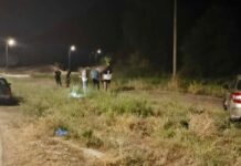 Μυστήριο με νεκρό που εντοπίστηκε γυμνός στην άκρη του δρόμου