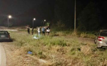 Μυστήριο με νεκρό που εντοπίστηκε γυμνός στην άκρη του δρόμου