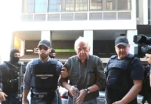 Με χειροπέδες βγήκε από τη ΓΑΔΑ ο Αλέξανδρος Γιωτόπουλος