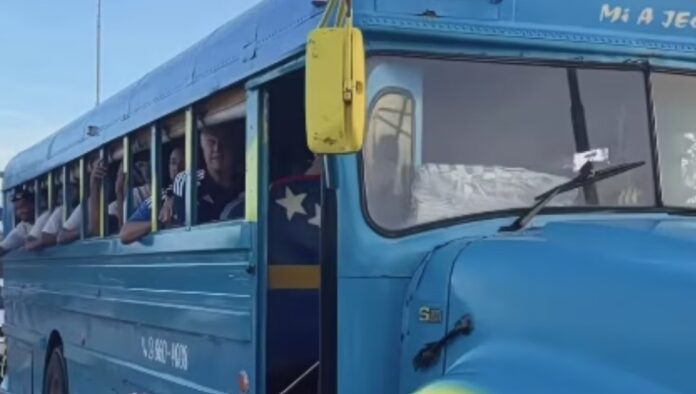 curacao bus