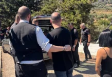 Θρήνος στην κηδεία της Σταυρούλας που δολοφονήθηκε από τον ενοικιαστή της