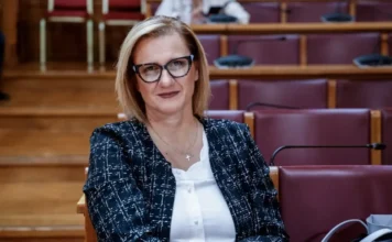 Μηχανικός και βουλευτής Κορινθίας της ΝΔ από το 2019, η νέα Υφυπουργός Περιβάλλοντος και Ενέργειας