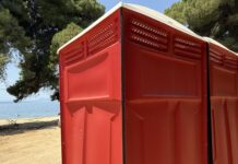 Σκιάθος: Χημικές τουαλέτες σε κοινόχρηστους χώρους και στις παραλίες
