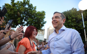 Ο Τσίπρας προκαλεί και προειδοποιεί τον Μητσοτάκη με «ντέρμπι» στις ερχόμενες κάλπες