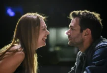 «Θέλω να σου κρατάω το χέρι» στον Βόλο – Η παράσταση που άγγιξε χιλιάδες θεατές έρχεται στο Ανοιχτό Δημοτικό Θέατρο