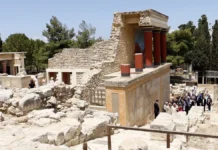 Λιποθύμησαν δύο άτομα εξαιτίας του ακραίου καύσωνα στον αρχαιολογικό χώρο της Κνωσού