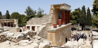 Λιποθύμησαν δύο άτομα εξαιτίας του ακραίου καύσωνα στον αρχαιολογικό χώρο της Κνωσού