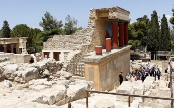 Λιποθύμησαν δύο άτομα εξαιτίας του ακραίου καύσωνα στον αρχαιολογικό χώρο της Κνωσού