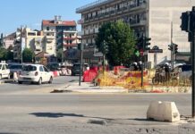 Κυκλοφορούσε ημίγυμνος μόνο με ένα …πουκάμισο