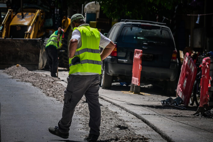 ΕΚΤΑΚΤΑ ΜΕΤΡΑ ΓΙΑ ΤΟΥΣ ΕΡΓΑΖΟΜΕΝΟΥΣ ΣΕ ΕΞΩΤΕΡΙΚΟΥΣ ΧΩΡΟΥΣ ΛΟΓΩ ΚΑΥΣΩΝΑ (ΤΑΤΙΑΝΑ ΜΠΟΛΑΡΗ/ EUROKINISSI)
