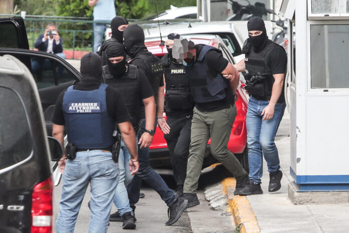ΣΤΗΝ ΓΑΔΑ ΟΙ ΣΥΛΛΗΦΘΕΝΤΕΣ ΓΙΑ ΤΗΝ EMΠPHΣTIKH EΠIΘEΣH ΤΗΣ 5/5/2010 ΣE TPAΠEZIKO KATAΣTHMA ΤΗΣ MARFIN ΣΤΗΝ AΘHNA KAI EIXE ΩΣ AΠOTEΛEΣMA TON ΘANATO TPIΩN EPΓAZOMENΩN (EUROKINISSI)