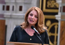 Συγκλόνισε η Άντζελα Γκερέκου στον επικήδειο για την Μάρω Κοντού – Καλό ταξίδι μαμά, ήσουν ένα γενναίο θηλυκό