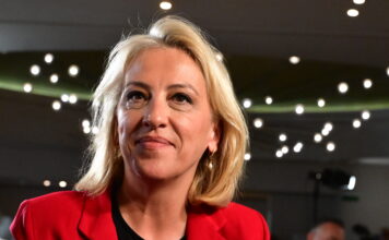 Η Ρένα Δούρου δεν θα πάει στη δεξίωση για τη Δημοκρατία στο Προεδρικό Μέγαρο