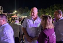 Τους έχει «γραμμένους» κι εκείνοι τον χειροκροτούν