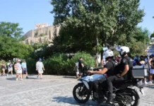 Στα διεθνή ΜΜΕ η επίθεση με μαχαίρι στην Ακρόπολη – «Σπάνιο περιστατικό βίας στην Ελλάδα»
