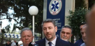 Επίσκεψη Ανδρουλάκη στα κεντρικά του ΕΚΑΒ: «Δεν θα επιτρέψουμε το υπ. Υγείας να μετατραπεί σε υπ. Προπαγάνδας του Γεωργιάδη»