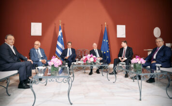 «Πυρετός» για τη δεξίωση για την Αποκατάσταση της Δημοκρατίας: Ποιοι πάνε και ποιοι όχι