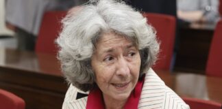 «Ο πατέρας μου δεν έγραψε ποίηση για να έχω εγώ προίκα»: Η νέα αιχμή της Έρης Ρίτσου για τον Γιώργο Χατζιδάκι