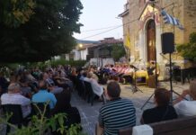 Μια υπέροχη “βραδιά παραμυθιού” στον Πτελεό από τον Εσταυρωμένο