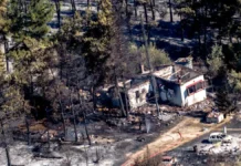 Μέσα στη ντουλάπα βρέθηκε η σορός του 12χρονου – Παραμένει στο νοσοκομείο με εγκαύματα η μητέρα του