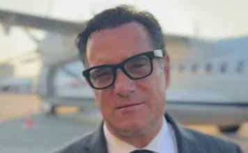 Τι απαντά ο Γεωργιάδης για τα έξυπνα γυαλιά που φοράει